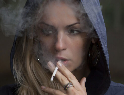 Fumare più di 20 sigarette al giorno mette a rischio la vista